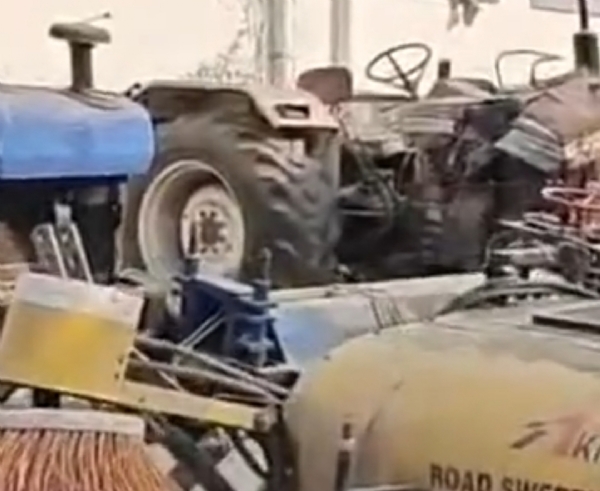 બંધ પડેલા પાલિકાના વાહનો મુદ્દે સભ્યની રજૂઆત બંધ પડેલા પાલિકાના વાહનો મુદ્દે સભ્યની રજૂઆત