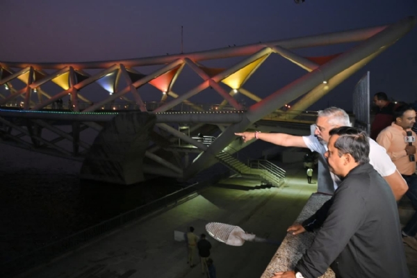 વહેલી સવારે સાબરમતી રિવરફ્રન્ટ ખાતે મોર્નિંગ વોક કરતા ભાજપા રાષ્ટ્રીય અધ્યક્ષ નીતિન નવીન