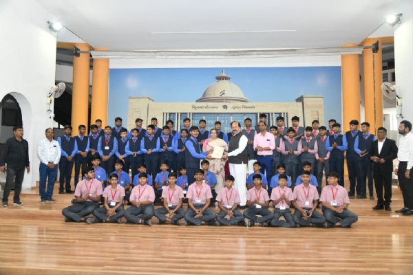 ઈન્દુલાલ યાજ્ઞિકની 134મી જન્મજયંતી નિમિત્તે વિધાનસભા ખાતે ઉપાધ્યક્ષ પૂર્ણેશ મોદીએ પુષ્પાંજલિ અર્પણ કરી