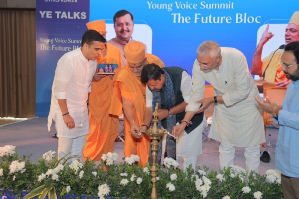 ગિફ્ટ સિટી ખાતે યંગ વોઇસ સમિટ-ધ ફ્યુચર બ્લોક કાર્યક્રમમાં સંવાદ કરતા ભાજપા અધ્યક્ષ નીતિન નવીન