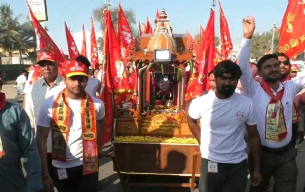 મહેસાણાથી ઊંઝા સુધી ભાગેડુ પ્રેમલગ્ન વિરોધમાં પાટીદાર સેના અને સર્વ સમાજની પદયાત્રા મહેસાણાથી ઊંઝા સુધી ભાગેડુ પ્રેમલગ્ન વિરોધમાં પાટીદાર સેના અને સર્વ સમાજની પદયાત્રા