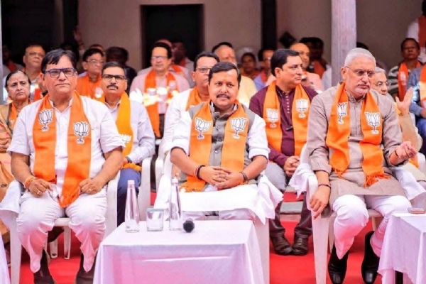 ખાડિયા સ્થિત દેસાઈની પોળ ખાતે બુથ અધ્યક્ષ થી લઈ રાષ્ટ્રીય અધ્યક્ષ સુધી બધાએ પ્રધાનમંત્રીના ‘મન કી બાત‘ કાર્યક્રમનો 131મો એપિસોડ નિહાળ્યો