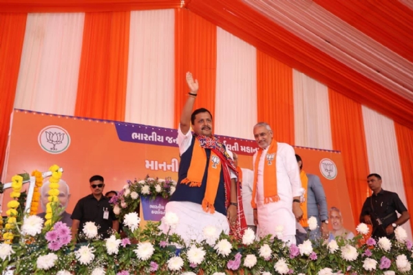 અમદાવાદ ખાતે વિશાળ બુથ કાર્યકર્તા સંમેલનને સંબોધિત કરતા ભારતીય જનતા પાર્ટીના રાષ્ટ્રીય અધ્યક્ષ નીતિન નવીન