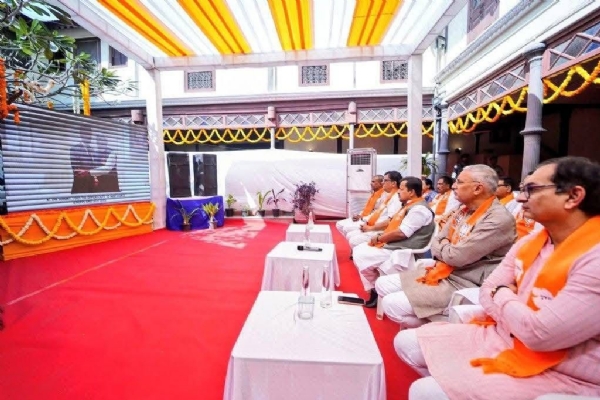 ખાડિયા સ્થિત દેસાઈની પોળ ખાતે બુથ અધ્યક્ષ થી લઈ રાષ્ટ્રીય અધ્યક્ષ સુધી બધાએ પ્રધાનમંત્રીના ‘મન કી બાત‘ કાર્યક્રમનો 131મો એપિસોડ નિહાળ્યો