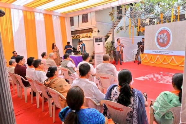 ખાડિયા સ્થિત દેસાઈની પોળ ખાતે બુથ અધ્યક્ષ થી લઈ રાષ્ટ્રીય અધ્યક્ષ સુધી બધાએ પ્રધાનમંત્રીના ‘મન કી બાત‘ કાર્યક્રમનો 131મો એપિસોડ નિહાળ્યો