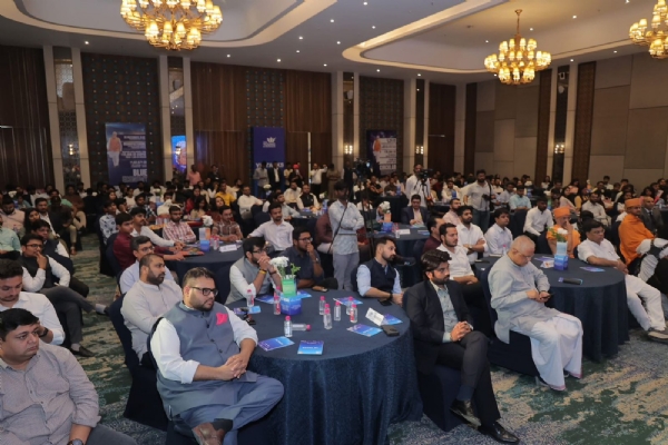 ગિફ્ટ સિટી ખાતે યંગ વોઇસ સમિટ-ધ ફ્યુચર બ્લોક કાર્યક્રમમાં સંવાદ કરતા ભાજપા અધ્યક્ષ નીતિન નવીન