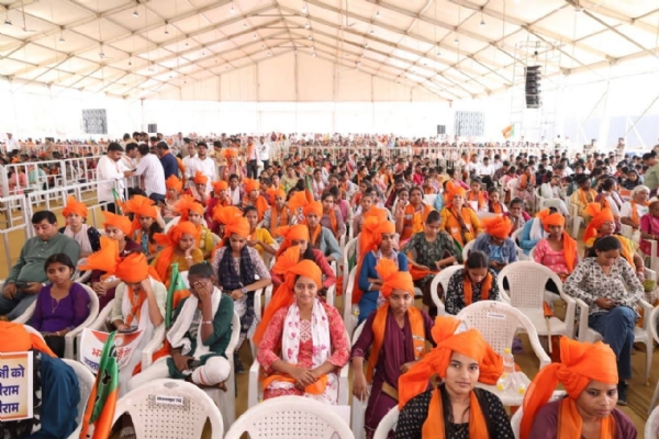 અમદાવાદ ખાતે વિશાળ બુથ કાર્યકર્તા સંમેલનને સંબોધિત કરતા ભારતીય જનતા પાર્ટીના રાષ્ટ્રીય અધ્યક્ષ નીતિન નવીન