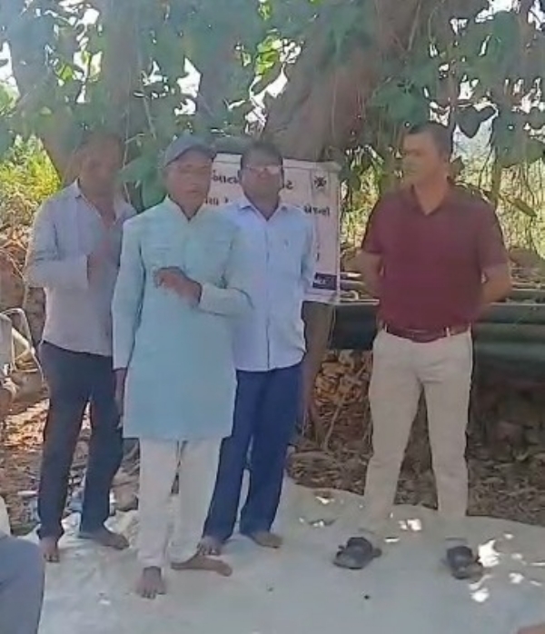 ખાગેશ્રી ગામના ખેડૂતોને પ્રાકૃતિક ખેતી માટે અમેરિકા સ્થિત પરસોત્તમભાઈ દ્વારા આધુનિક કીટની ભેટ.