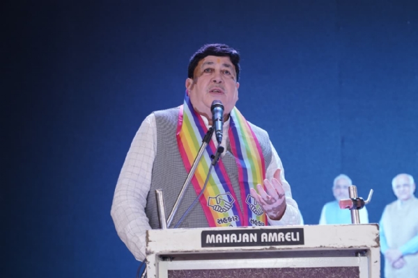 અમરેલી જિલ્લા સહકારી સંઘના ૭૫માં વર્ષના મંગલ પ્રવેશ નિમિત્તે જિલ્લા કક્ષાનું સહકારી મહાસંમેલન યોજાયું