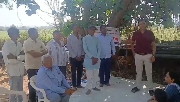 ખાગેશ્રી ગામના ખેડૂતોને પ્રાકૃતિક ખેતી માટે અમેરિકા સ્થિત પરસોત્તમભાઈ દ્વારા આધુનિક કીટની ભેટ.