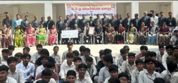 પી.પી.જી. એક્સપેરિમેન્ટલ હાઈસ્કૂલને જિલ્લાની શ્રેષ્ઠ શાળા તરીકે સન્માનિત કરવામાં આવી.