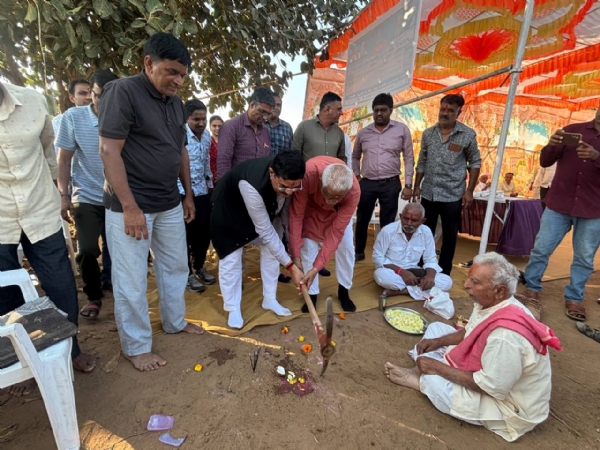 કરલીથી ખંડોસણ–દેણપ–વણાગલા સુધીના 2.80 કિમી રોડનું ખાતમુહૂર્ત કરલીથી ખંડોસણ–દેણપ–વણાગલા સુધીના 2.80 કિમી રોડનું ખાતમુહૂર્ત