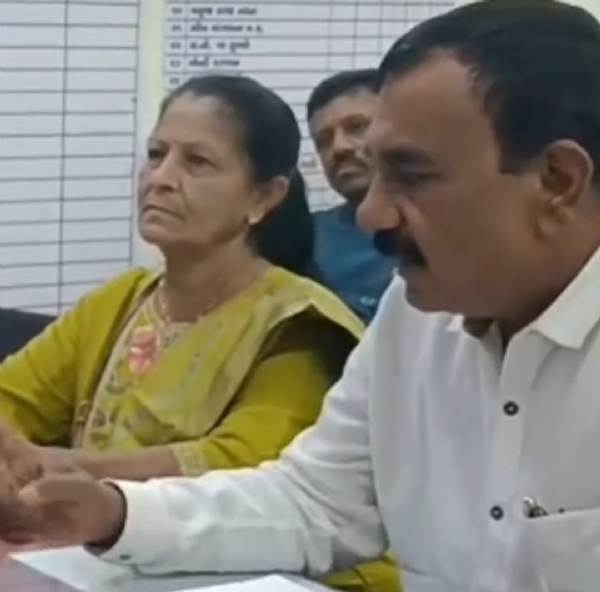 પાટણમા કે-શ્યામ સ્ક્વેર બિલ્ડિંગને ઇમ્પેક્ટ ફીના નિયમો વિરુદ્ધ મંજૂરી આપવાના આક્ષેપ સાથે નગરપાલિકાના ચીફ ઓફિસર અને ટાઉન પ્લાનિંગ ઓફિસર લેખિત અરજી.