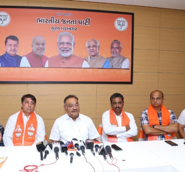 पश्चिम बंगाल भाजपा के प्रदेश अध्यक्ष समिक भट्टाचार्य सूरत के कार्यक्रम में उपस्थित हुए