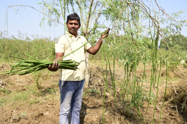 વોકલ ફોર લોકલના મંત્રને જીવનમાં ઉતારી નર્મદા જિલ્લાના ખેડૂતો માટે માર્ગદર્શક બન્યા રીકેશ બારીયા