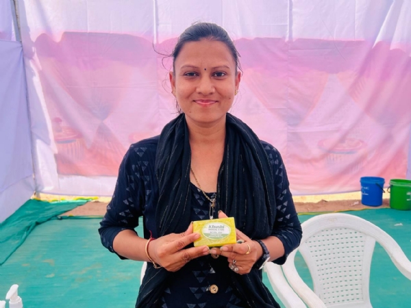 ઘરઆંગણે હર્બલ પ્રોડક્ટ્સ બનાવી આત્મનિર્ભર બન્યાં મણુદની ધારાબેન પટેલ