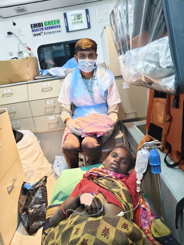 હાથિયાની ગામે 108ની ટીમે મહિલાની સફળ પ્રસુતિ કરાવી.