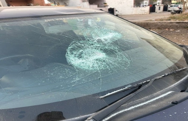 કારમાં તોડફોડ