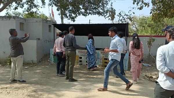 સાંથલ ગામે સ્વચ્છ ભારત મિશન હેઠળની કામગીરીનું નિયામકશ્રીએ નિરીક્ષણ કર્યું