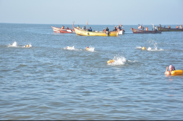 ચોરવાડથી વેરાવળના અરબી સમુદ્રમાં ૩૫મી વીર સાવરકર તરણ