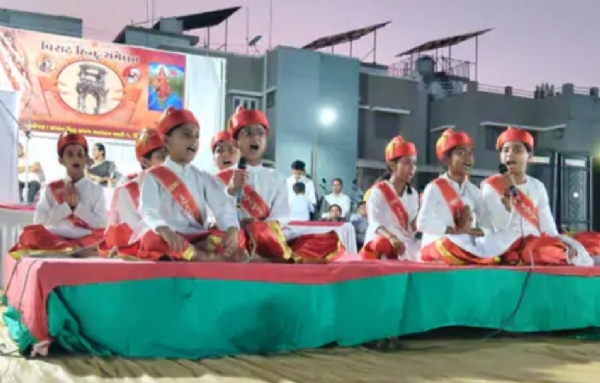 સિદ્ધપુરના 17 બાળકોએ 315 શ્લોકોનું સંપૂર્ણ મુખપાઠ કરીને ગિનીસ બુક ઓફ વર્લ્ડ રેકોર્ડમાં સ્થાન મેળવ્યું.