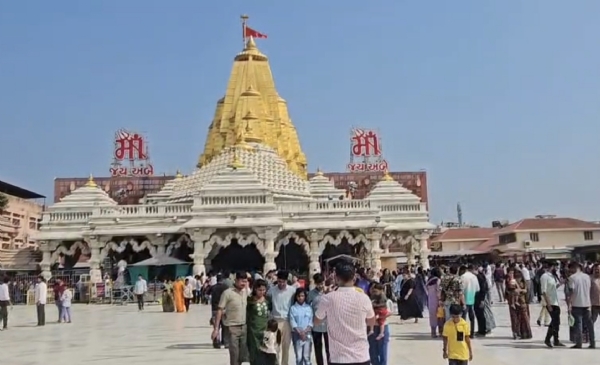 Ambaji ma graham ne lai mandir bandh