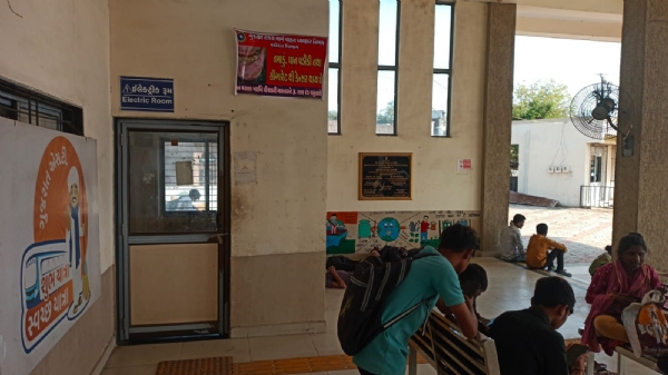 સેન્ટ્રલ બસ સ્ટેન્ડમાં પડીકી ખાઇ ગંદકી ફેલાવતા 30 મુસાફરોને 26 હજારનો દંડ