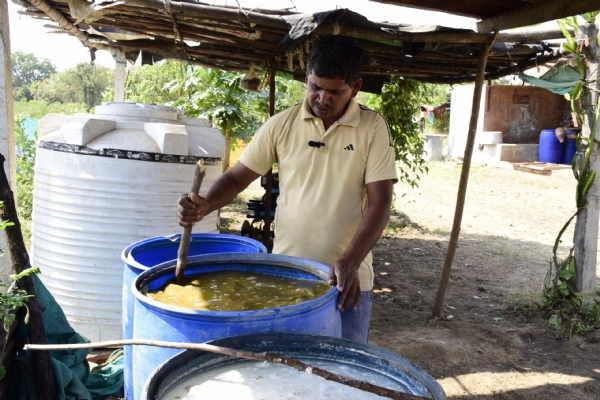 વોકલ ફોર લોકલના મંત્રને જીવનમાં ઉતારી નર્મદા જિલ્લાના ખેડૂતો માટે માર્ગદર્શક બન્યા રીકેશ બારીયા