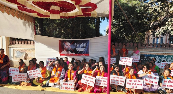 ભાજપ મહિલા મોરચા દ્વારા પોરબંદરમાં રાહુલ ગાંધી સામે વિરોધ પ્રદર્શન.