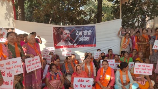 ભાજપ મહિલા મોરચા દ્વારા પોરબંદરમાં રાહુલ ગાંધી સામે વિરોધ પ્રદર્શન.