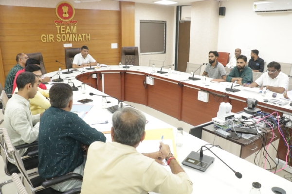 જિલ્લા સ્વાગત કાર્યક્રમમાં પ્રજા-પ્રશ્નોને વાચા આપતા નિવાસી અધિક કલેક્ટર