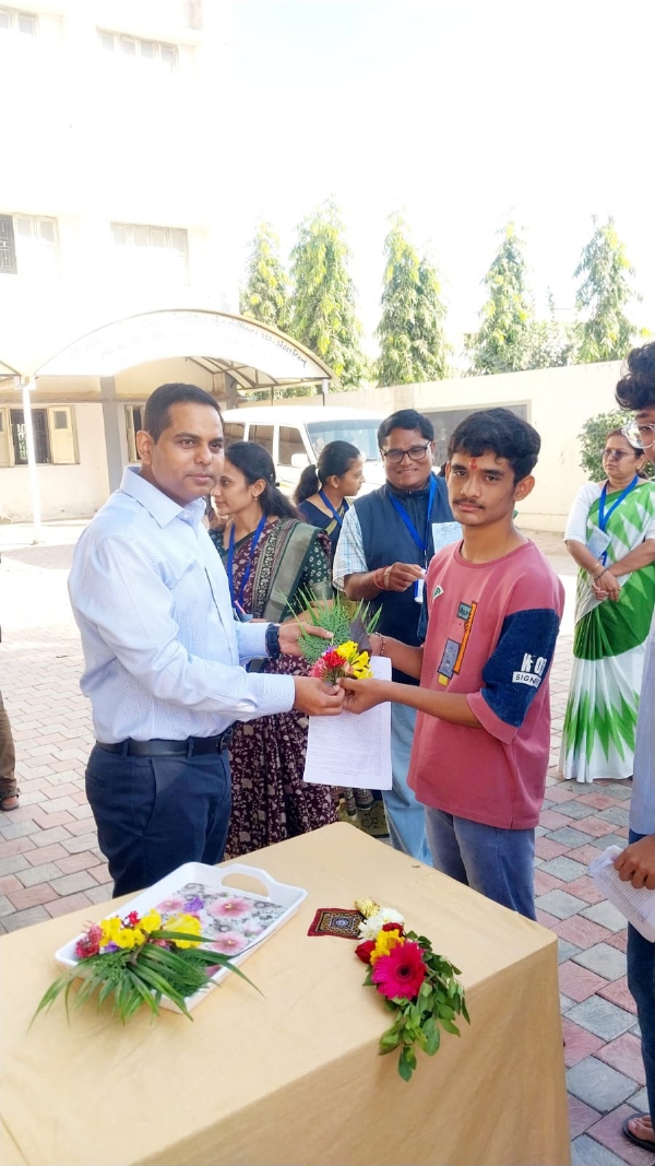 કલેક્ટર  અનિલકુમાર રાણાવસિયાએ  બોર્ડની પરીક્ષાના વિદ્યાર્થીઓને