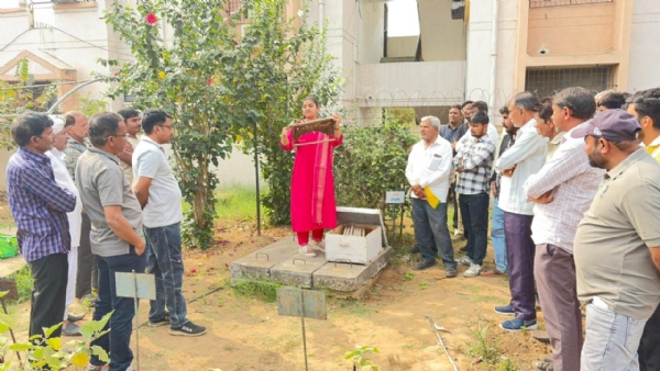 મધમાખી પાલન ઉદ્યોગ માટે 33 ખેડૂતોને તાલીમ, આત્મનિર્ભરતા તરફ મહત્વપૂર્ણ પગલું મધમાખી પાલન ઉદ્યોગ માટે 33 ખેડૂતોને તાલીમ, આત્મનિર્ભરતા તરફ મહત્વપૂર્ણ પગલું