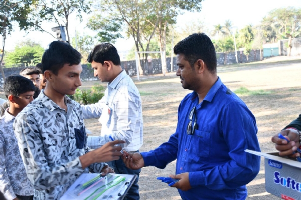 સોમનાથ ટ્રસ્ટ દ્વારા ધો.10 અને 12 બોર્ડના પરીક્ષા કેન્દ્રો પર વિધાર્થીઓને સોમનાથ ટ્રસ્ટ દ્વારા ધો.10 અને 12 બોર્ડના પરીક્ષા કેન્દ્રો પર વિધાર્થીઓને