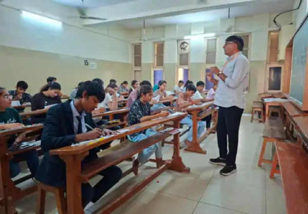 મહેસાણા જિલ્લામાં ધોરણ 10 અને 12ની બોર્ડ પરીક્ષાનો પ્રારંભ, 50042 વિદ્યાર્થીઓ પરીક્ષામાં બેઠા