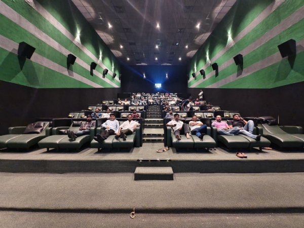 પોરબંદર ભાજપ દ્વારા સિનેમા ખાતે શતક ફિલ્મ નિહાળ્યું.