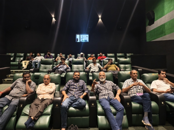 પોરબંદર ભાજપ દ્વારા સિનેમા ખાતે શતક ફિલ્મ નિહાળ્યું.