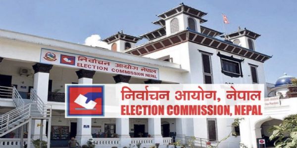 મતદાન પહેલા ભૂતપૂર્વ વડાપ્રધાન શેર બહાદુર દેઉવા, તેમના પરિવાર સાથે સિંગાપોર પહોંચ્યા.