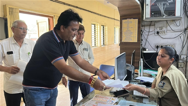 ચેમ્બર ઓફ કોમર્સના પૂર્વ પ્રમુખ સામે ફરિયાદ નોંધવા રજુઆત. ચેમ્બર ઓફ કોમર્સના પૂર્વ પ્રમુખ સામે ફરિયાદ નોંધવા રજુઆત.