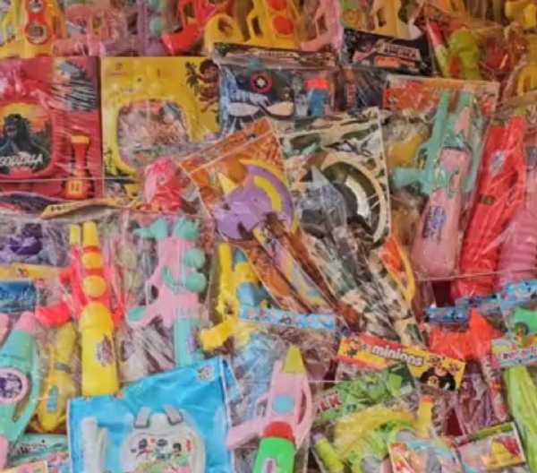 સિદ્ધપુરમાં હોળી-ધૂળેટી પૂર્વે રંગો અને પિચકારીઓની ધમાલ