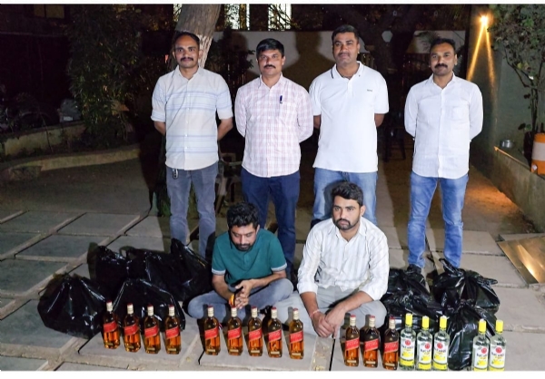 ભાવનગર પેરોલ ફર્લો સ્કોડની મોટી કાર્યવાહી : રૂ. ૬.૪૮ લાખના દારૂ સાથે બે ઇસમ