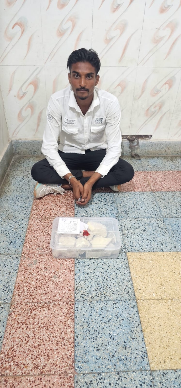 પોણા બે કરોડના ફ્લોટિંગ ગોલ્ડ સાથે એક શખ્સને ઝડપી પાડતી પોરબંદર એસ.ઓ.જી.