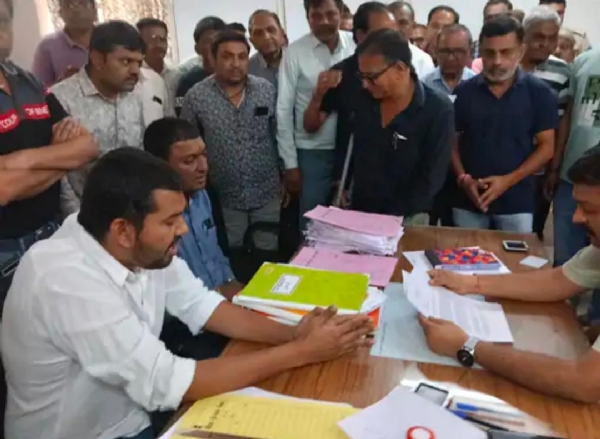 ઊંઝામાં 66 KV વીજ લાઇન મુદ્દે ખેડૂતોનો વિરોધ, મામલતદારને આવેદનપત્ર પાઠવ્યું