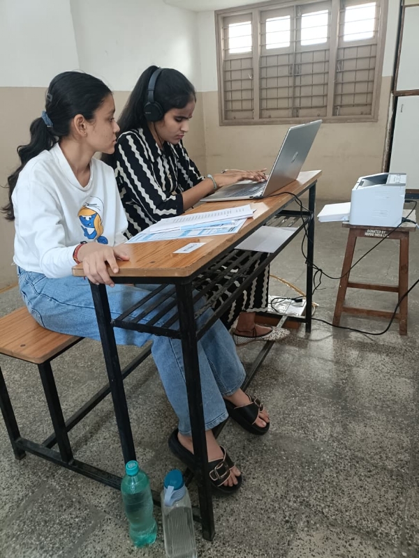 રાઈટર વગર લેપટોપ પર બોર્ડ પરીક્ષા આપી રાઈટર વગર લેપટોપ પર બોર્ડ પરીક્ષા આપી