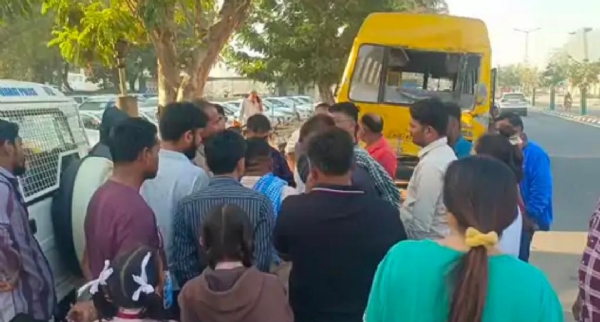 મહેસાણામાં સ્કૂલ બસને ડમ્પરનો ટક્કર, ચાર વિદ્યાર્થીઓ ઈજાગ્રસ્ત મહેસાણામાં સ્કૂલ બસને ડમ્પરનો ટક્કર, ચાર વિદ્યાર્થીઓ ઈજાગ્રસ્ત