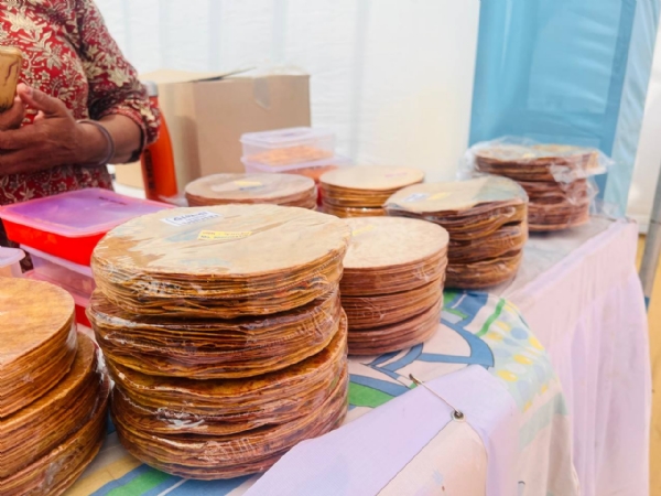 ખેરવા ગામની જયાબેન પટેલ: 12 ફ્લેવરના ખાખરાથી 15 સ્ટોલ સુધીની સફળ સફર ખેરવા ગામની જયાબેન પટેલ: 12 ફ્લેવરના ખાખરાથી 15 સ્ટોલ સુધીની સફળ સફર