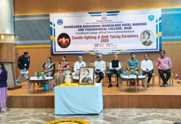 મહેસાણા જિલ્લાના કડીમાં ભગવભાઈ પટેલ નર્સિંગ એન્ડ પેરામેડિકલ કોલેજમાં કૅન્ડલ લાઇટિંગ અને શપથવિધિ સમારોહ