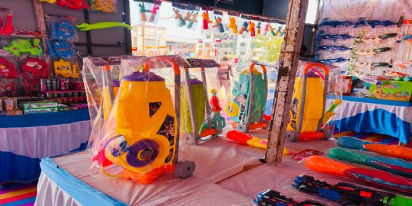 મહેસાણામાં પિચકારી અને રંગના ભાવમાં 10 થી 15% વધારો, ₹6000ની ઓટોમેટિક પિચકારી આકર્ષણનું કેન્દ્ર