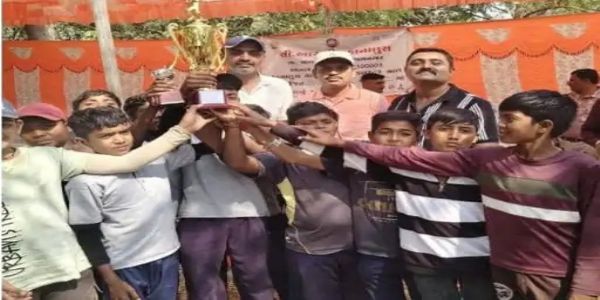 જામનગરના કાનાલુસમાં ‘બેટી બચાવો, બેટી પઢાઓ’ ક્રિકેટ ટૂર્નામેન્ટ : દીકરીઓ સહિત 13 ટીમોએ ભાગ લીધો, નવાગામ વાડી શાળા વિજેતા