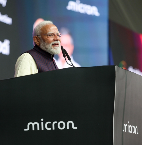 સાણંદથી ભારતની ટેક-ક્રાંતિના નવા અધ્યાયનો પ્રારંભ કરાવતા પ્રધાનમંત્રી નરેન્દ્ર મોદી